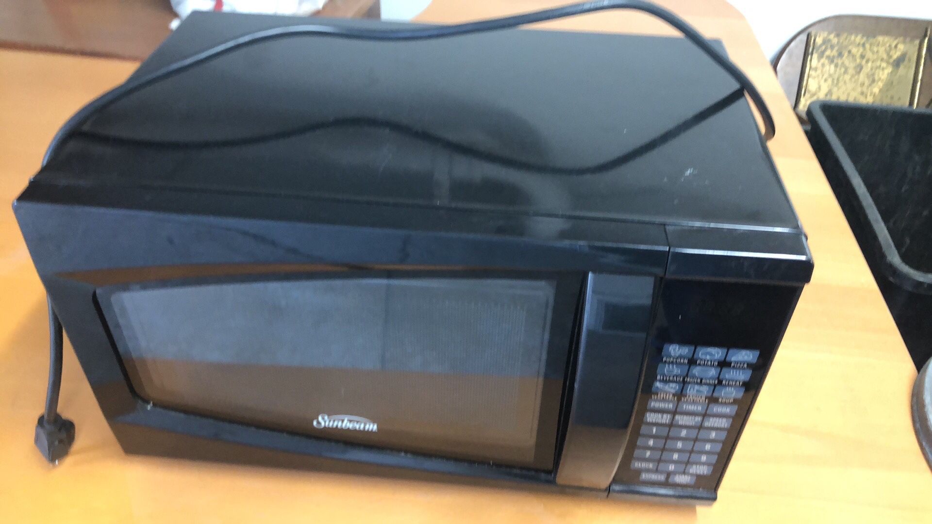 Almost New Sunbeam Good working condition microwave