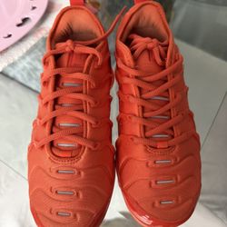  Nike Air vapormax plus Triple Red Size 6 Women