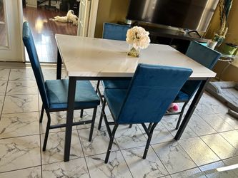 Dining table set