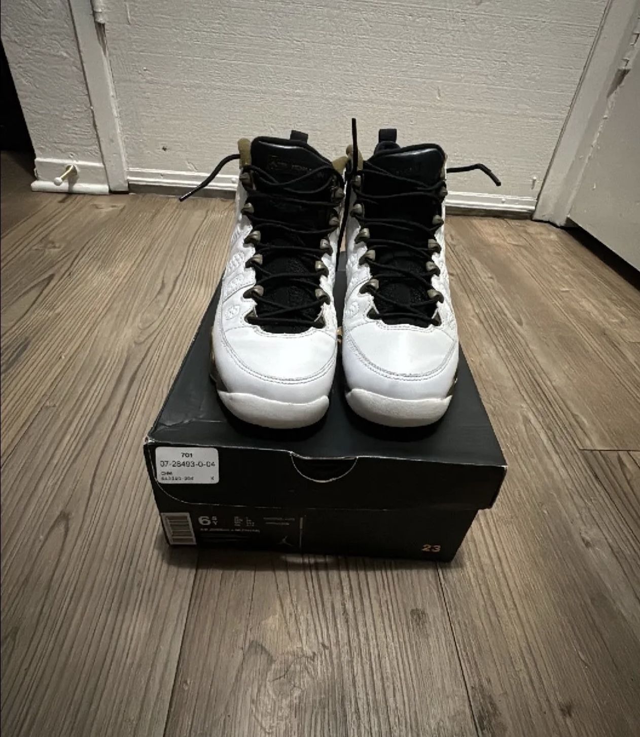 6.5Y JORDAN 9 STATUE