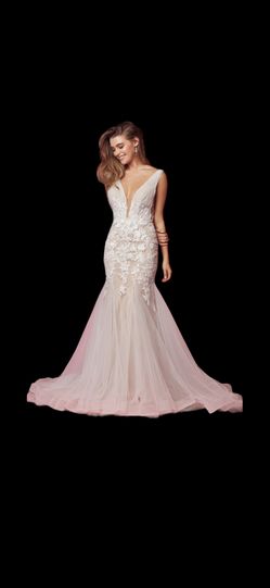 New With Tags Wedding Gown & Wedding Dress $385 Thumbnail