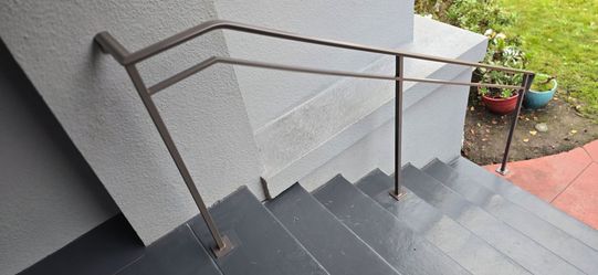 Handrails and guardrails