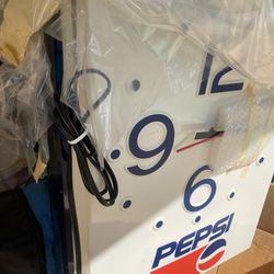  Old Pepsi clock New In Box 