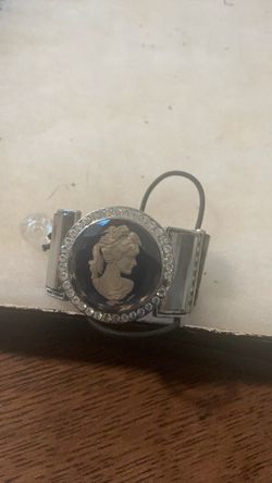 Cameo pony tail ring