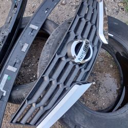 Brand New Nissan Grill OEM Part