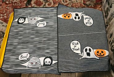 Set of two Halloween towels