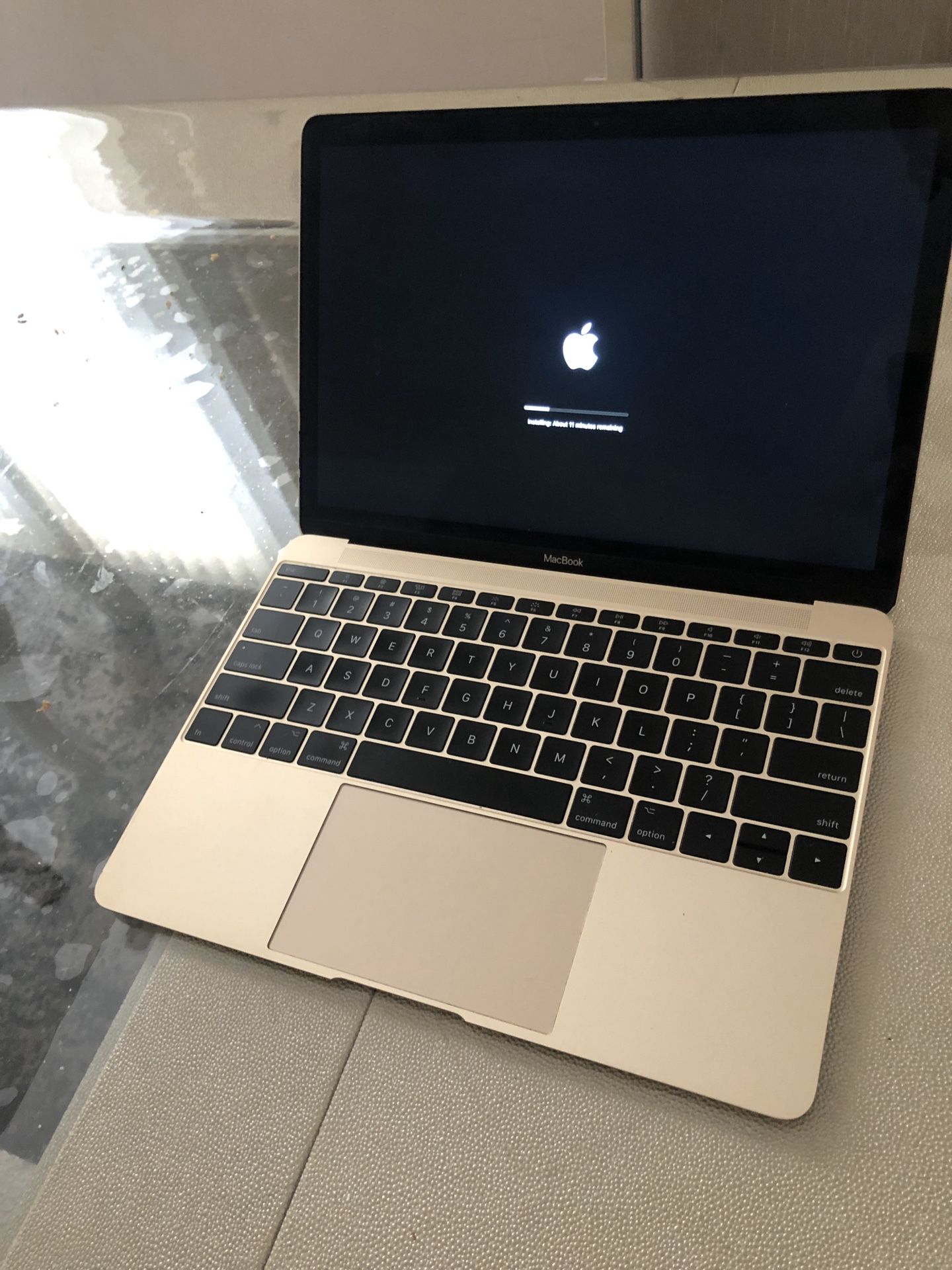 2017/18 MacBook 12 inch Gold 1.2Ghz 8GB 256GB