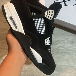 Jordan 4 Whitw Thunder Sz 9.5