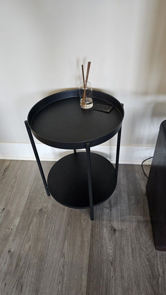  2 Metal Stools With Removable Top Plates 