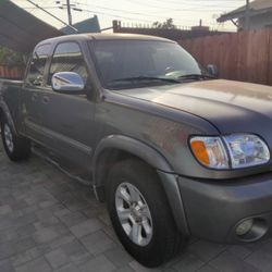 2003 Toyota Tundra V8 4x4 Título Salvaje 