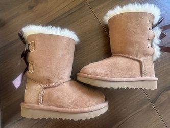 Kids UGG Boots Bailey Size 7 New