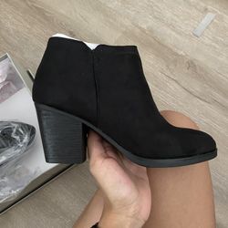 New In Box Black Booties / Ankle Boots Size 6