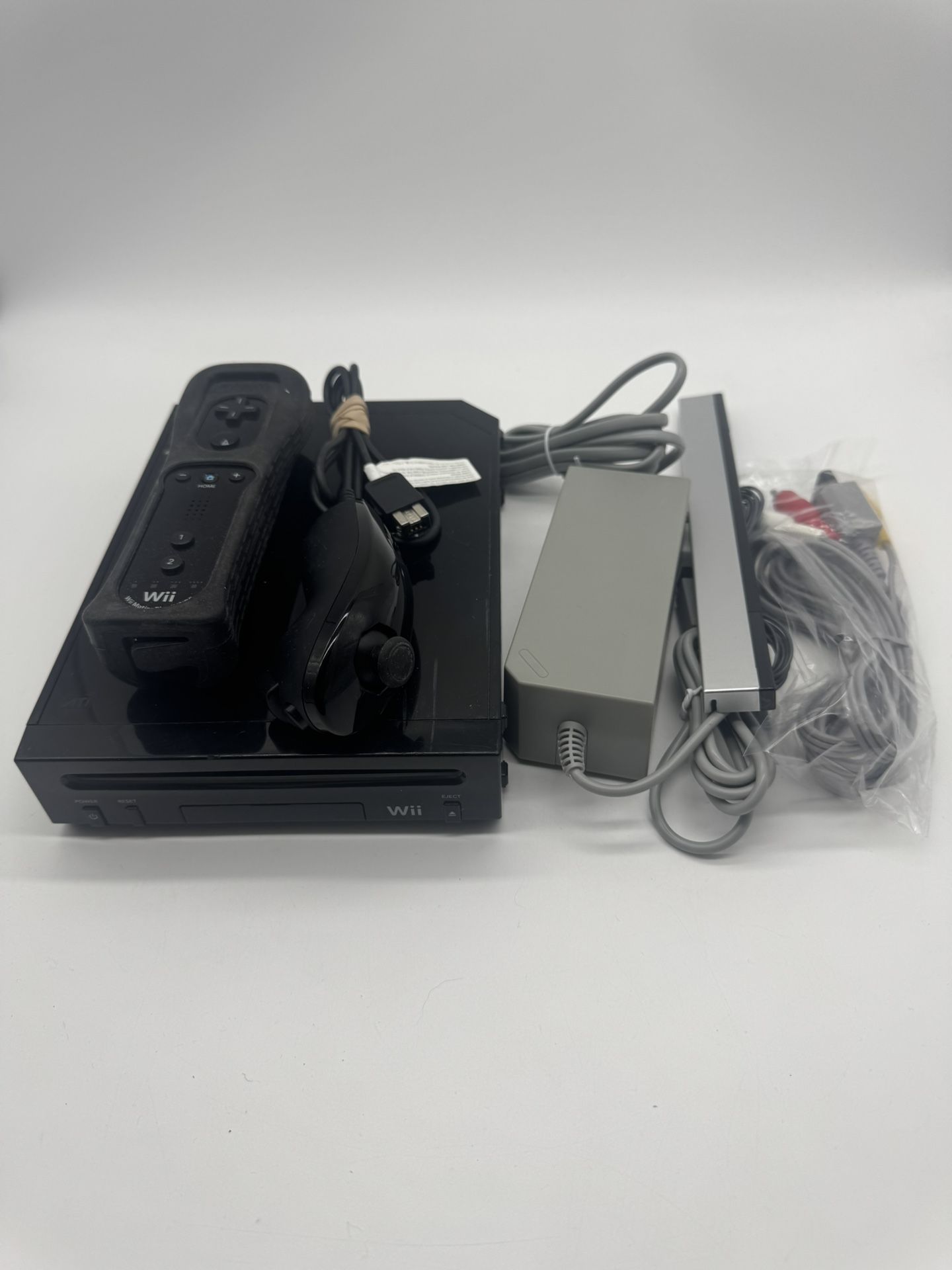 Nintendo Wii RVL-101 (USA/Canada) Console Bundle w/ Controller and Cables Tested