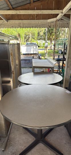 2s Mesa Redonda Comercial 36in $60 Each