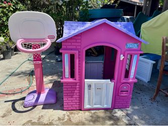 Kids playhouse & basketball hoop