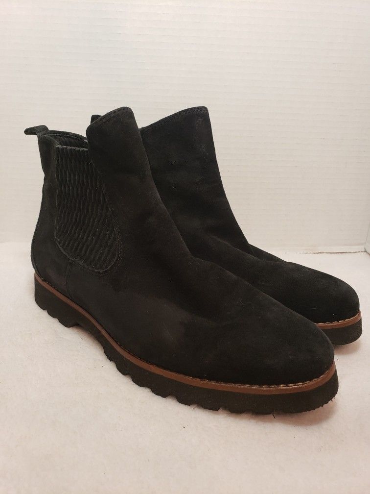Earthies Brand Black Suede Boots. Size 9