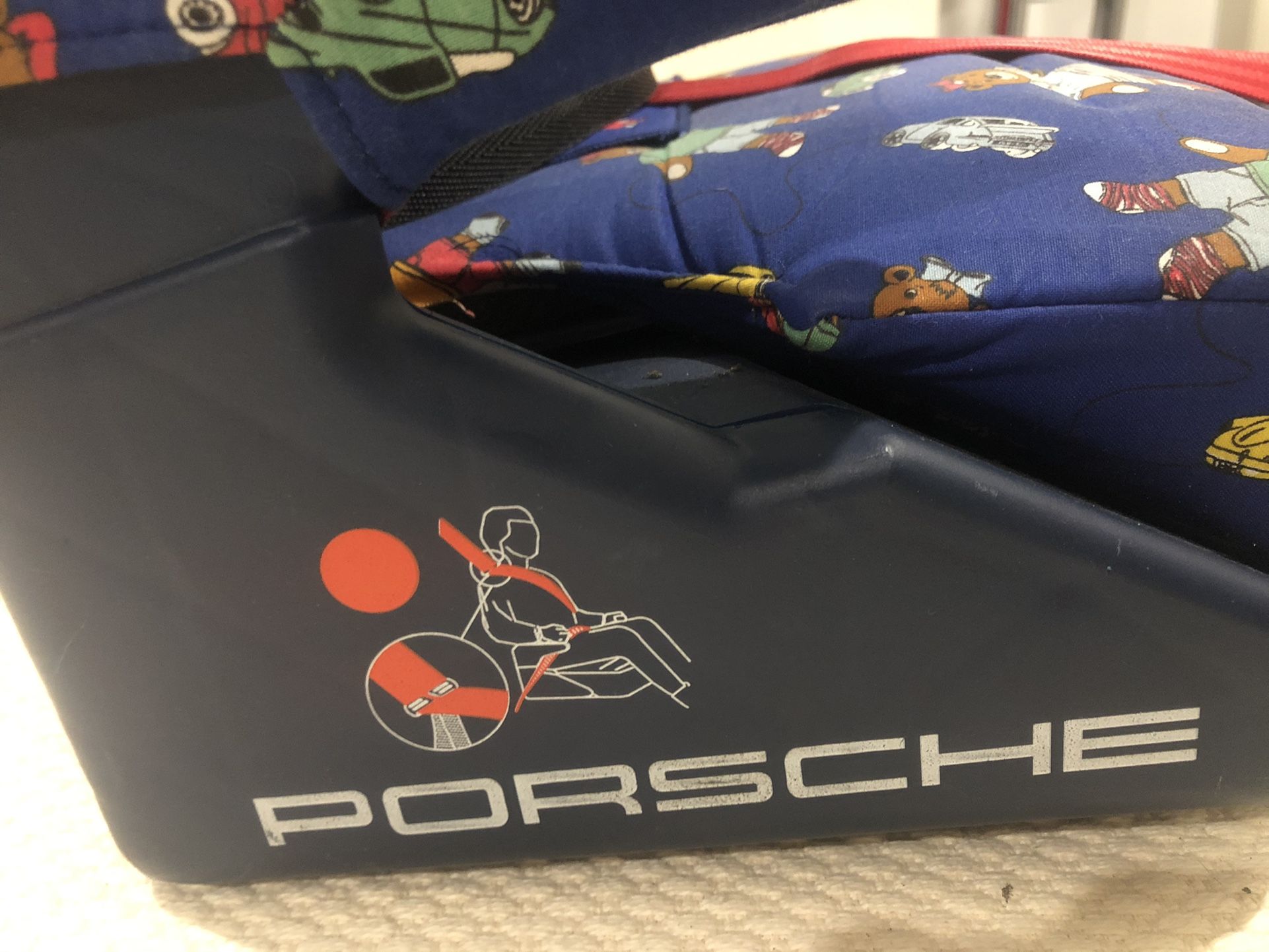 Child car seat by Porsche.yy