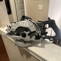 FLEX 24V Rear Handle Circular Saw