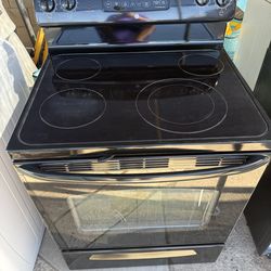 GE electric stove / oven range / glass top