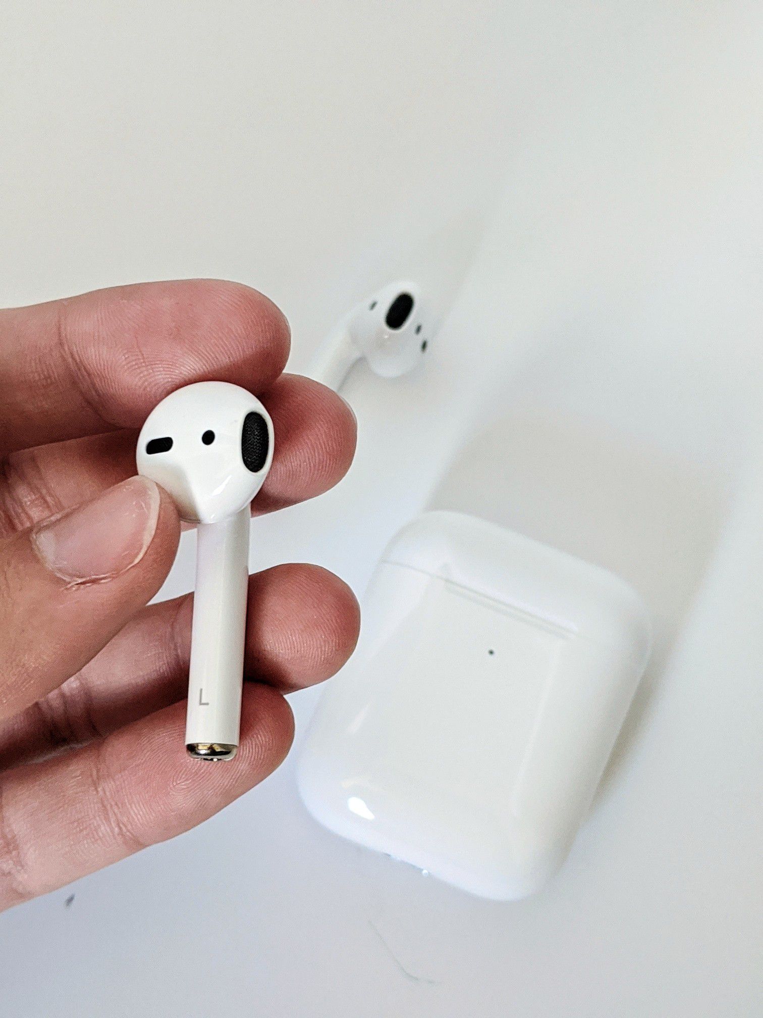"AirPods" 2nd Generation Brand New