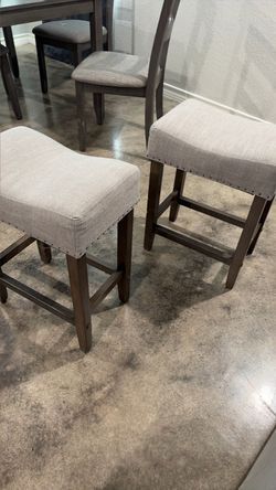 **GREAT CONDITION** Gray Barstools