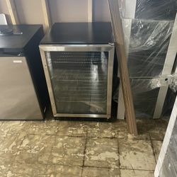 INSIGNIA 165 Can Built In Beverage Cooler