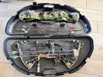Mathews Z7 70 /28 Solo Cam Compound Bow With Hardcase, String/Cam Cover, 8 V force Arrows & Release
