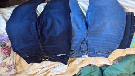 2 pairs boot cut size 10 jeans.  Dark color is Levi’s - light color is Universal Threads.  Never worn.