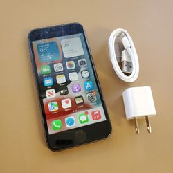 iPhone 8 128gb - UNLOCKED - Like New  