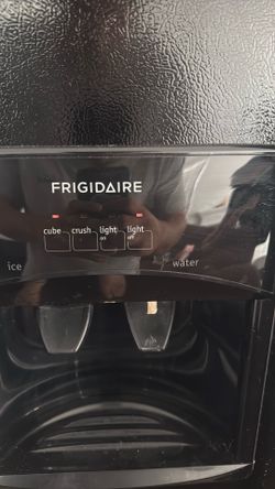 Frigidaire Refrigerator & filtered ice maker