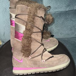 Nike Snow boots size 7