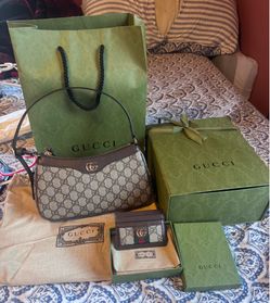Gucci shoulder bag with Ophidia card case
