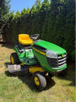John Deere D110 riding mower lawnmower