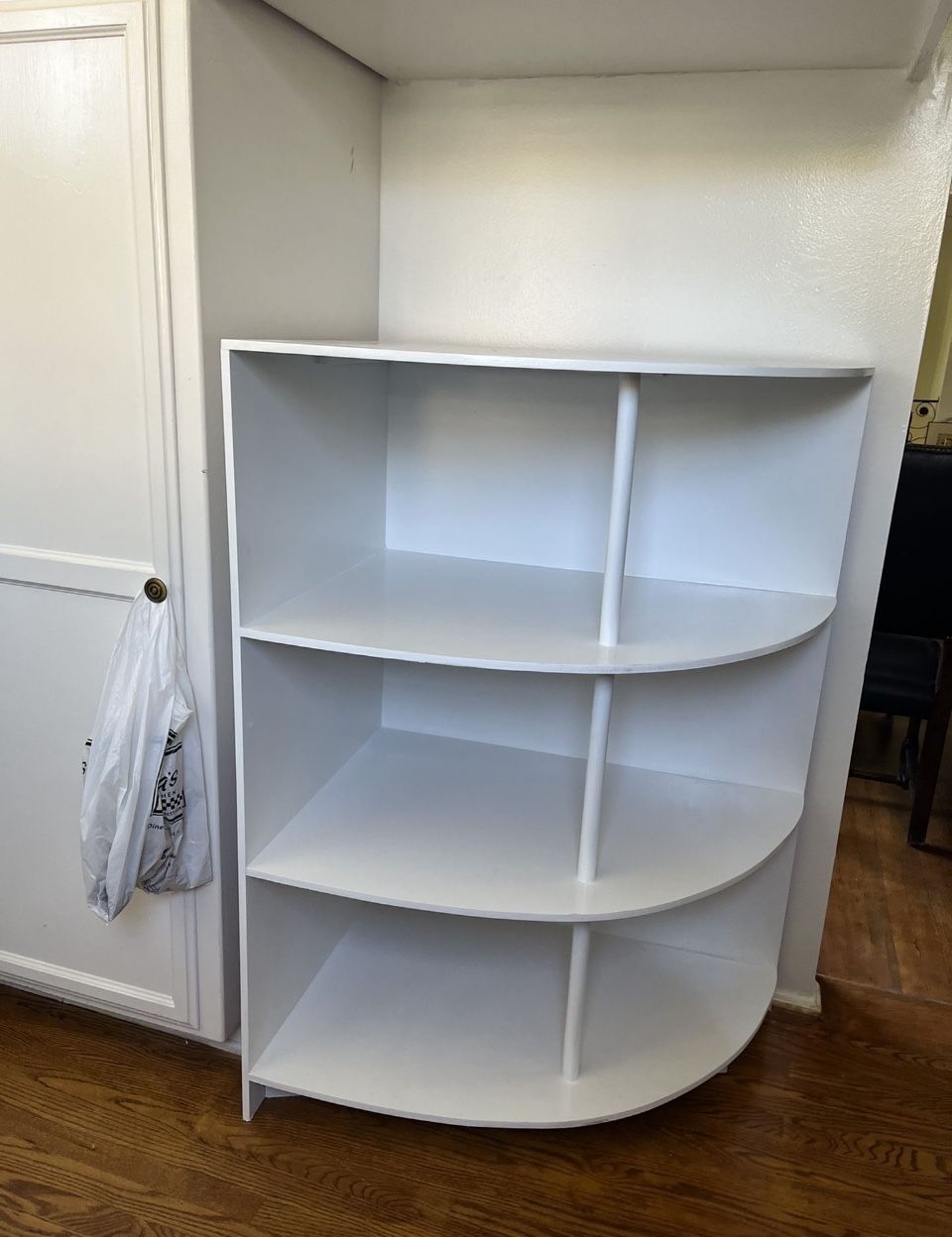 Corner Round Shelf Unit
