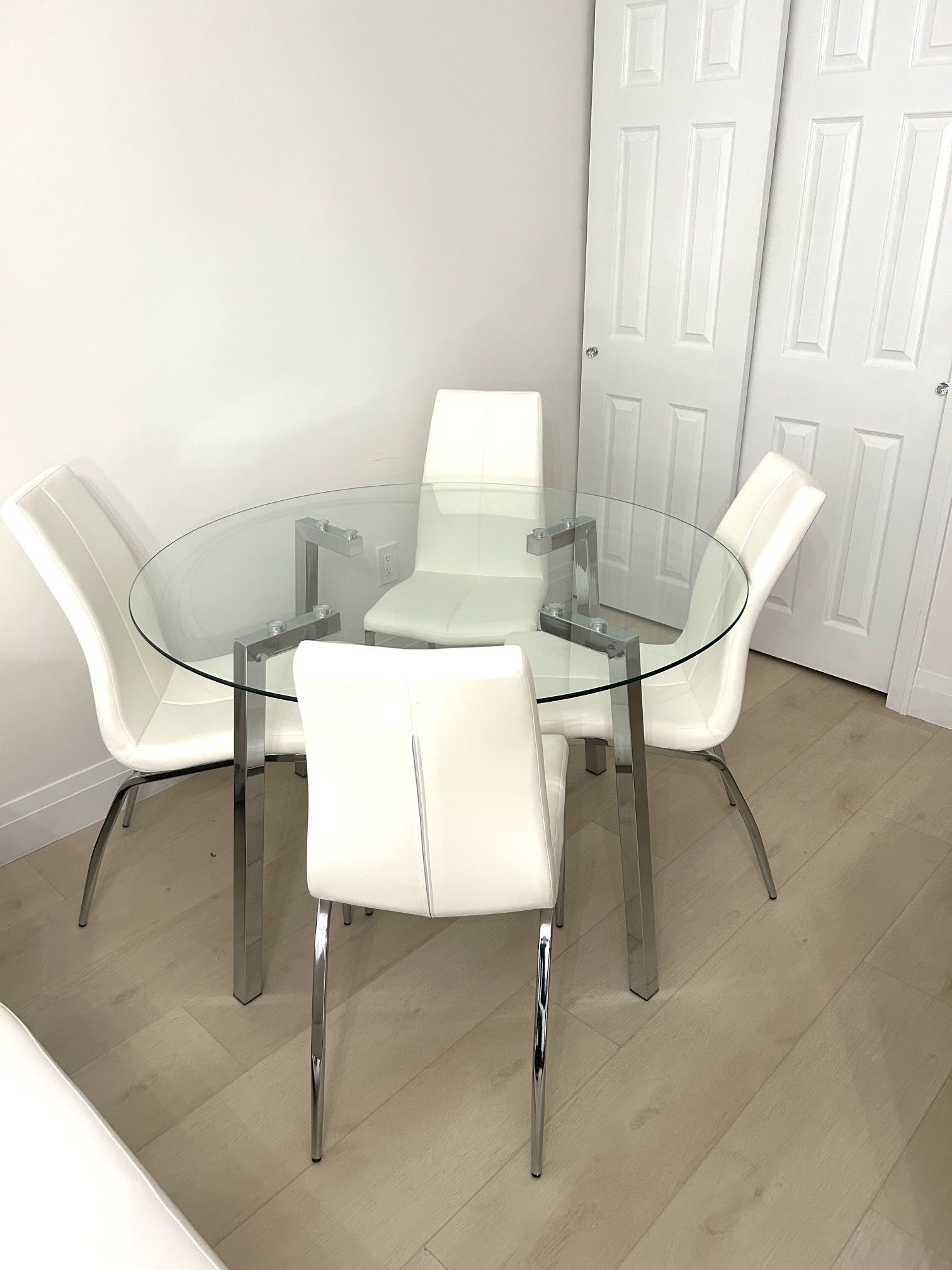Round Glass Dining Table Set