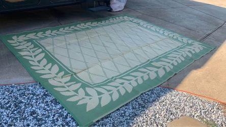 Reversible Patio Mat / Outdoor RV Rug – Approx. 9’ x 11’8” – Green & Cream