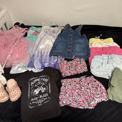 TODDLER 2T LOT OF SOME CLOTHES WITH CROCS 6T