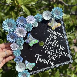 Graduation Cap Toppers/ Birretes De Graduación 
