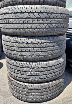245/65r17 Goodyear tires con 80% de Vida las 4