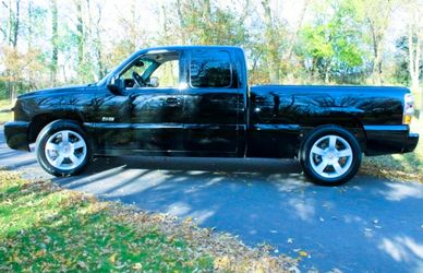 2003 Chevy Silverado SS - 6.0 Liter High performance Truck - AWD - LOW miles!