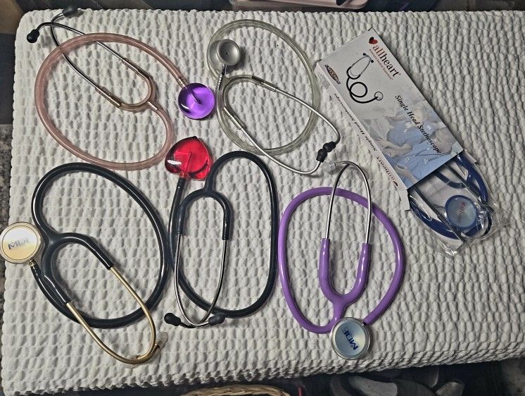 8 STETHOSCOPE'S