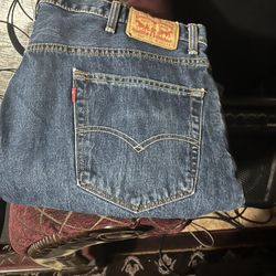 Levi’s Size 42x32 