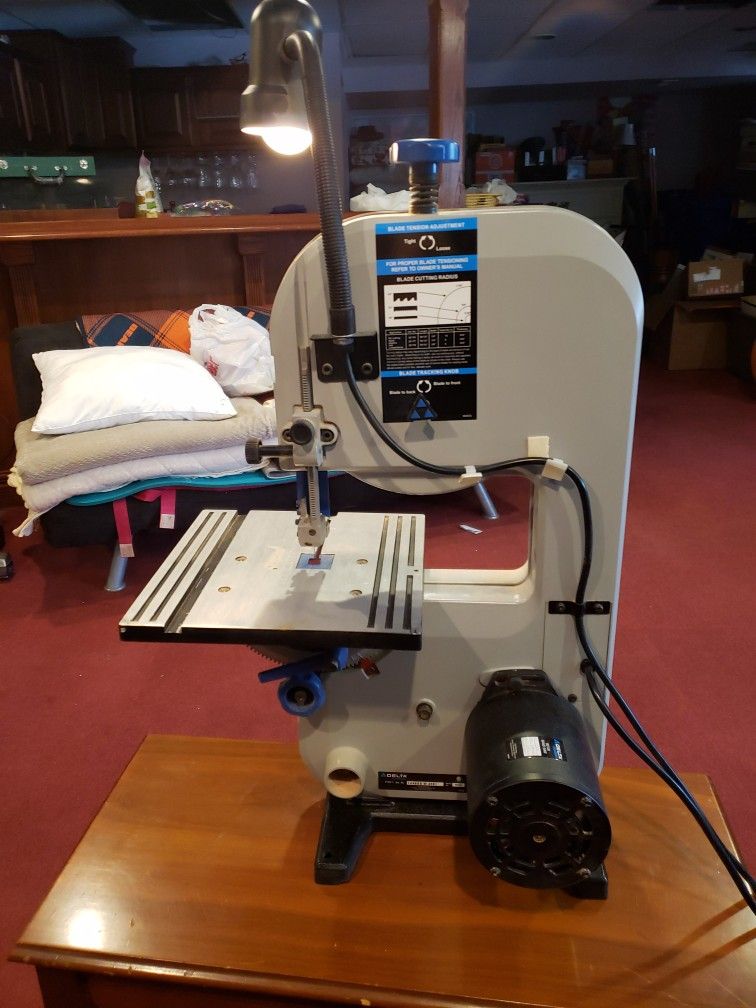 Delta Shopmaster BS 100 band saw great condition for Sale in Naperville