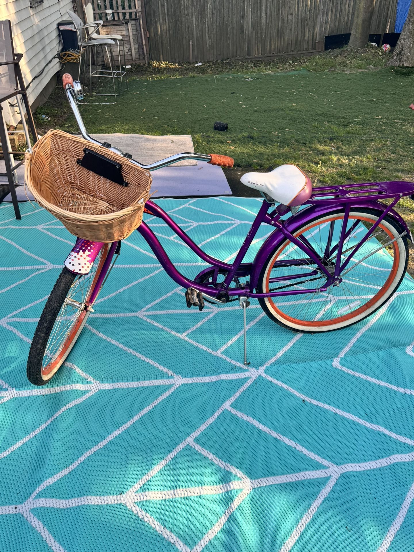 SCHWINN beach Cruiser Del Mar.. 26” With Basket For Sale Revere, MA