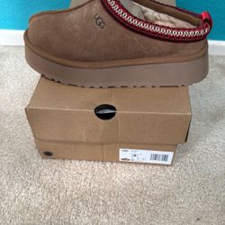 New UGGs Size 8 Womens
