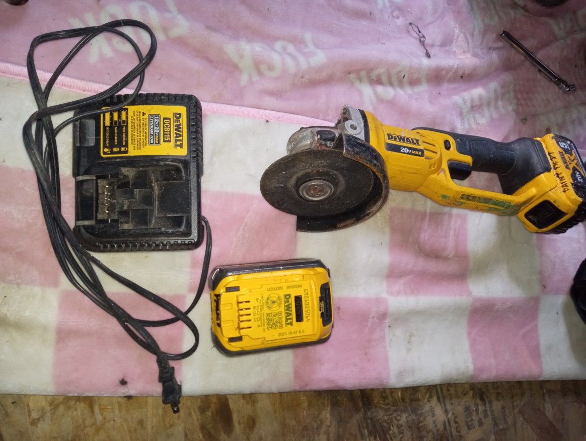 DeWalt Grinder With Battery And Battery Charger