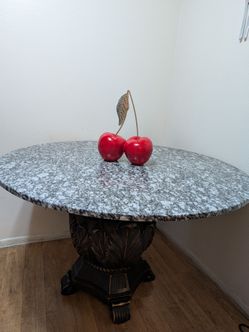 ***GRANITE ROUND DINING TABLE ***