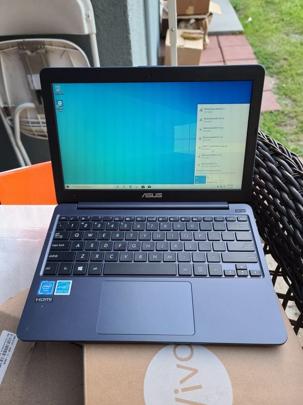 ASUS VivoBook E203M UltraThin Laptop 11.6 I nch includes Microsoft