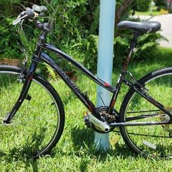 Marin Kentfield CS1 Hybrid Bicycle 