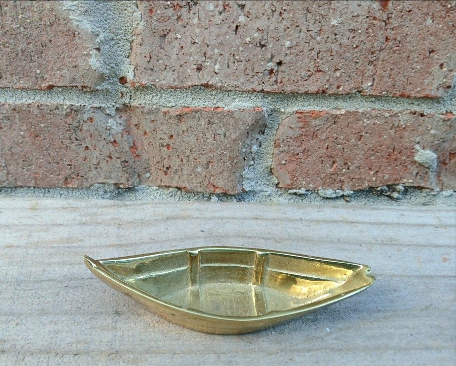 Vintage Virginia Metalcrafters Small Brass Cape Cod Dory Boat Figurine